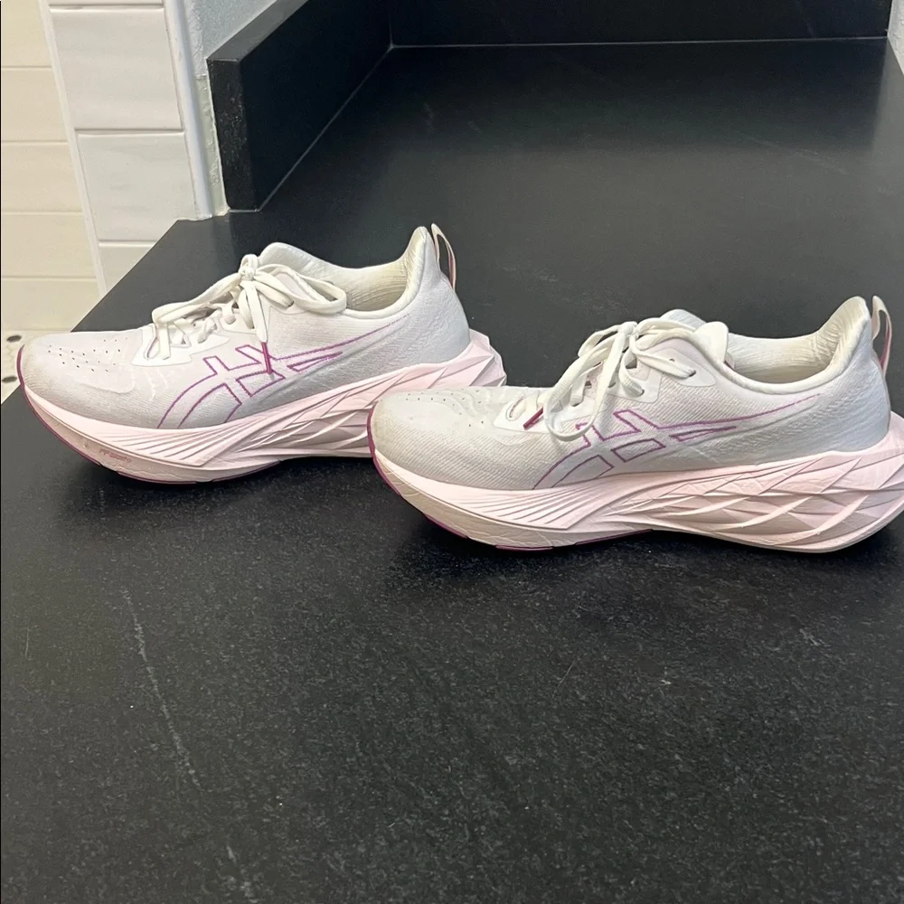 ASICS Running Shoes - Picture 3 of 6